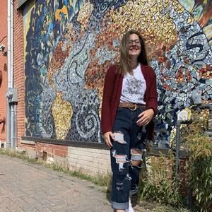 Meet your Posher, Alexis